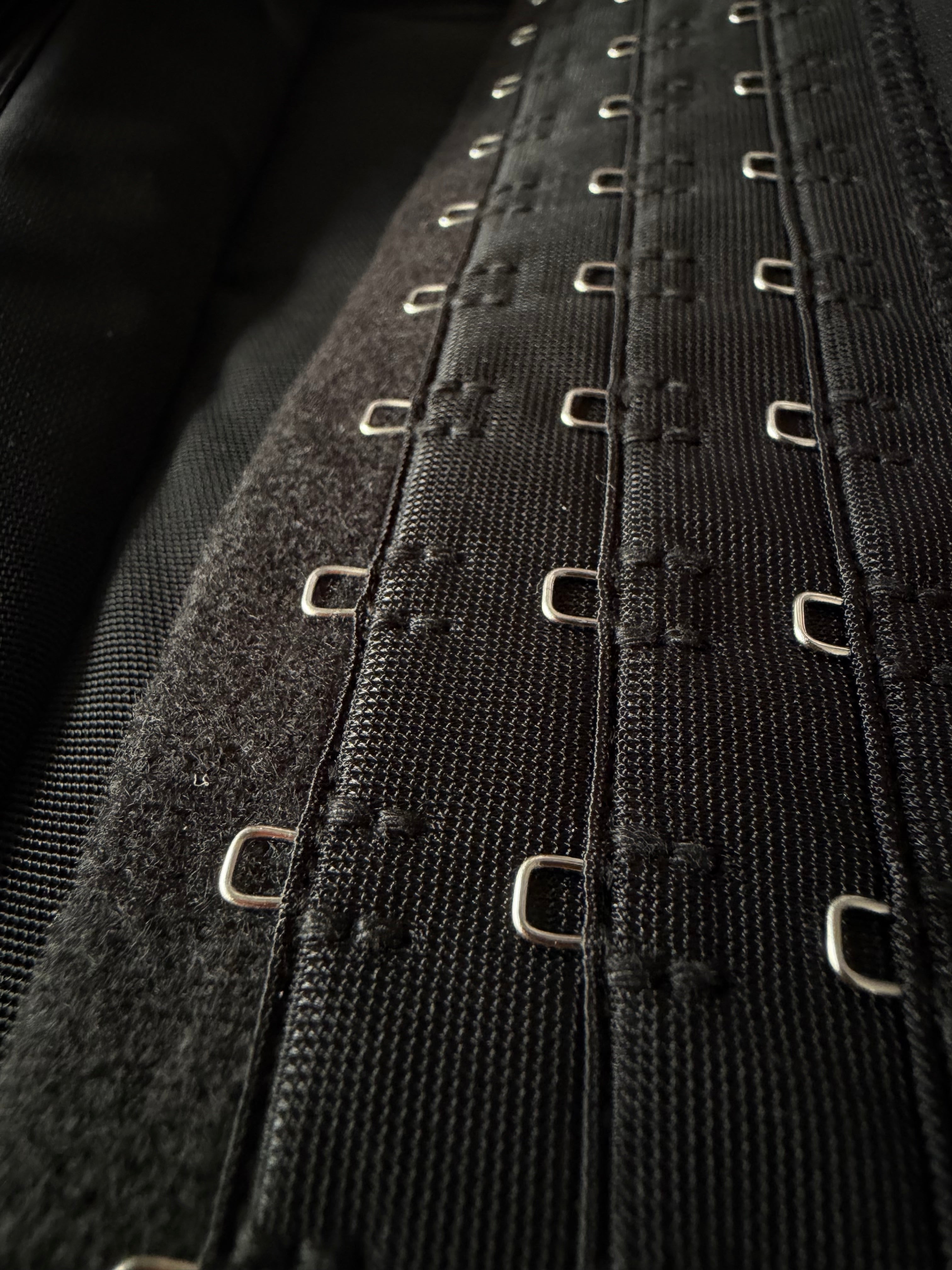 BLACK - HOURGLASS SHAPERWEAR